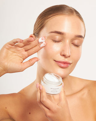 Κρέμα νύχτας εξομάλυνσης και σύσφιξης με υαλουρονικό οξύ Nutridome