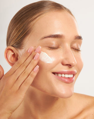 Ενυδατική κρέμα προσώπου με SPF 50 με αλλαντοΐνη και υαλουρονικό οξύ Nutridome