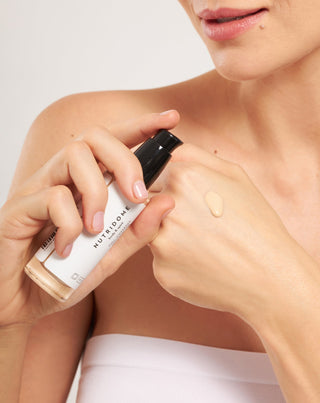 Nutridome Lightweight Full Coverage Mattifying Face Foundation 12h 01 ιβουάρ - 2