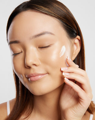 Ενυδατική κρέμα προσώπου νύχτας με βούτυρο κακάο, έλαιο tsubaki και αλόη Uddo - 2